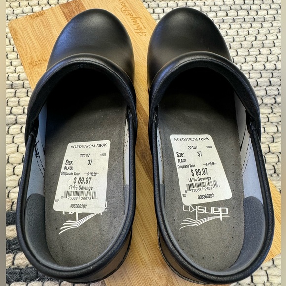 Dansko Professional Black Leather Clog Size EU 37 or US 6.5-7 - Picture 8 of 8